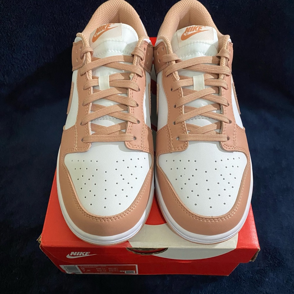 🔥 Women’s Nike White, Rose Dunk Low Retro- NEVER WORN🔥